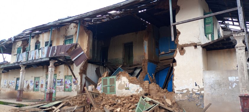 Akim Oda Chief Palace collapse 