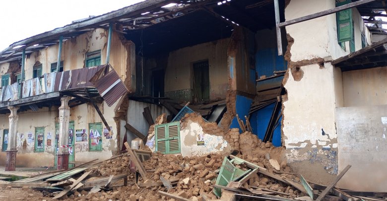 Akim Oda Chief Palace collapse