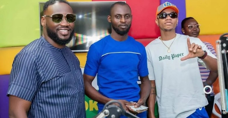 Taxi Driver kwesi ackon return money ghs8400